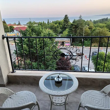 ивела Apartamento Balchik