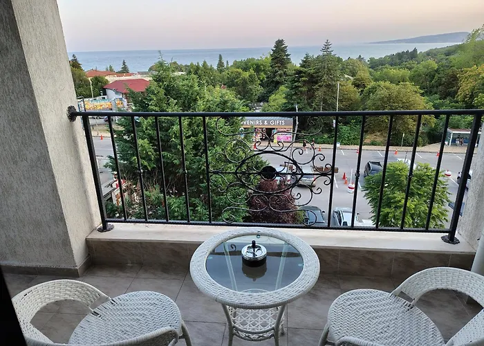 ивела شقة بالشيك